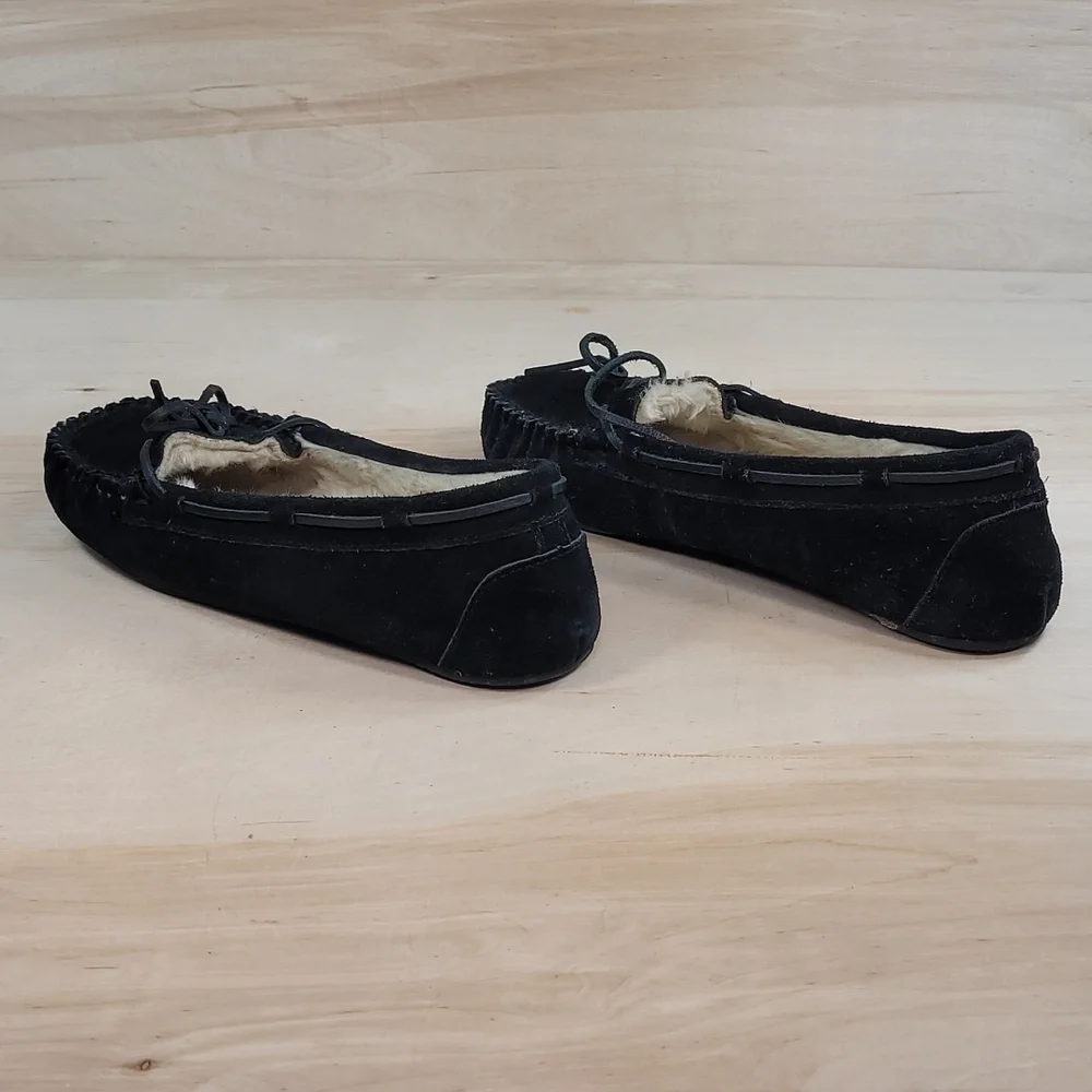 Minnetonka Moccasin Black Women's Slippers - Picture 6 of 10